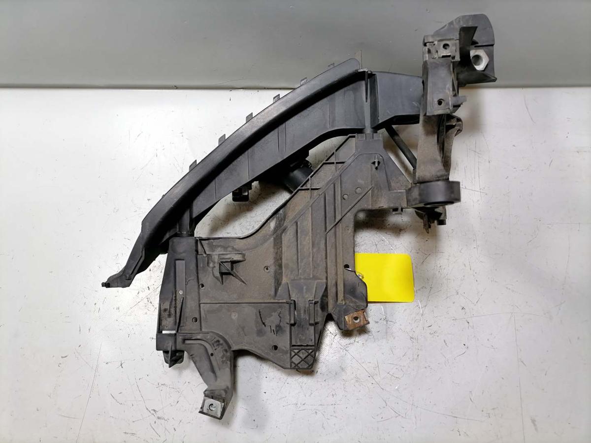 Audi A4 8K B8 original Aufnahme Tr&auml;ger Scheinwerfer vorn links Bj.2009